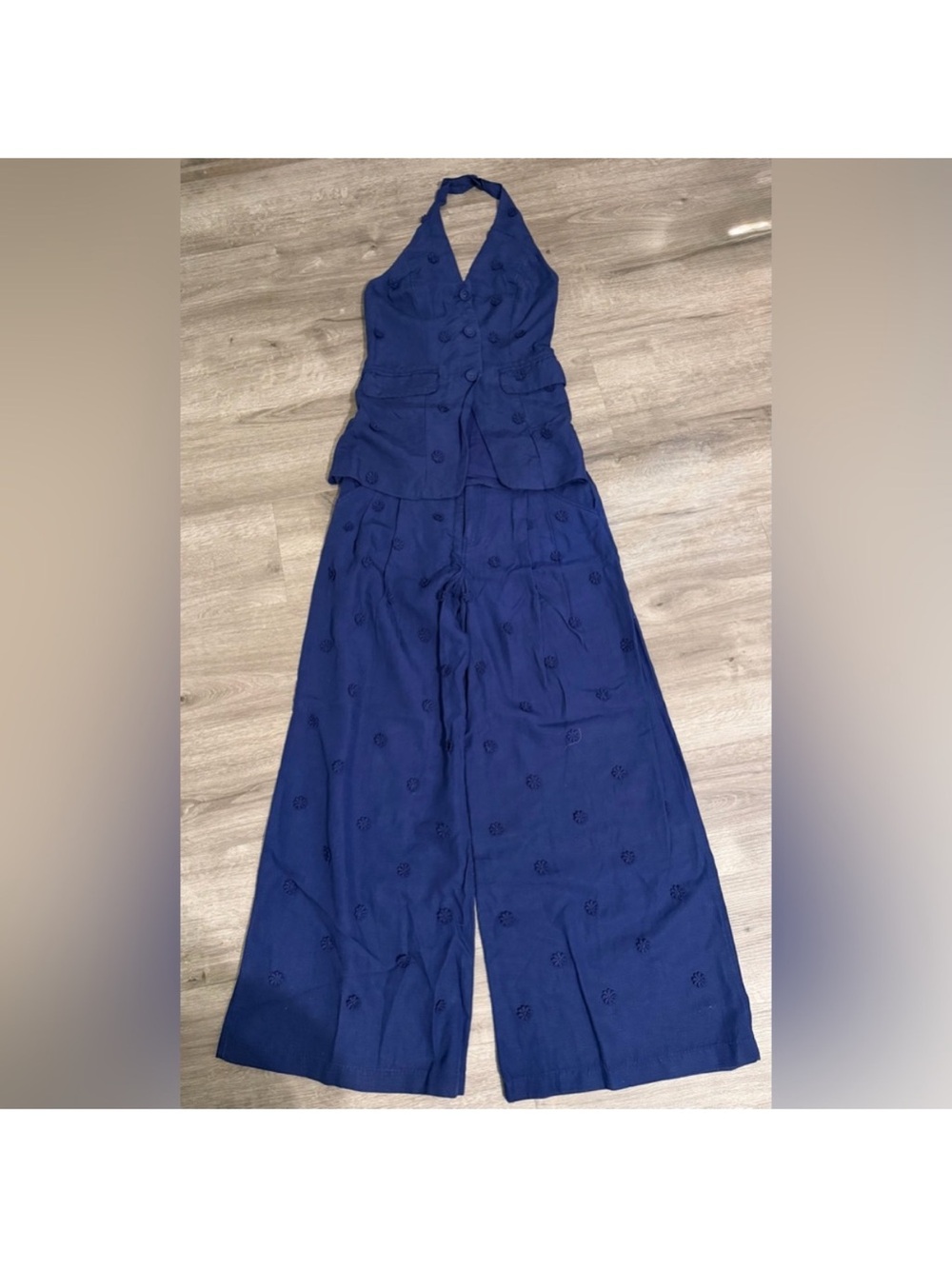2 pieces linen blend halter vest and tailored embellished trousers - Picture 9 of 14